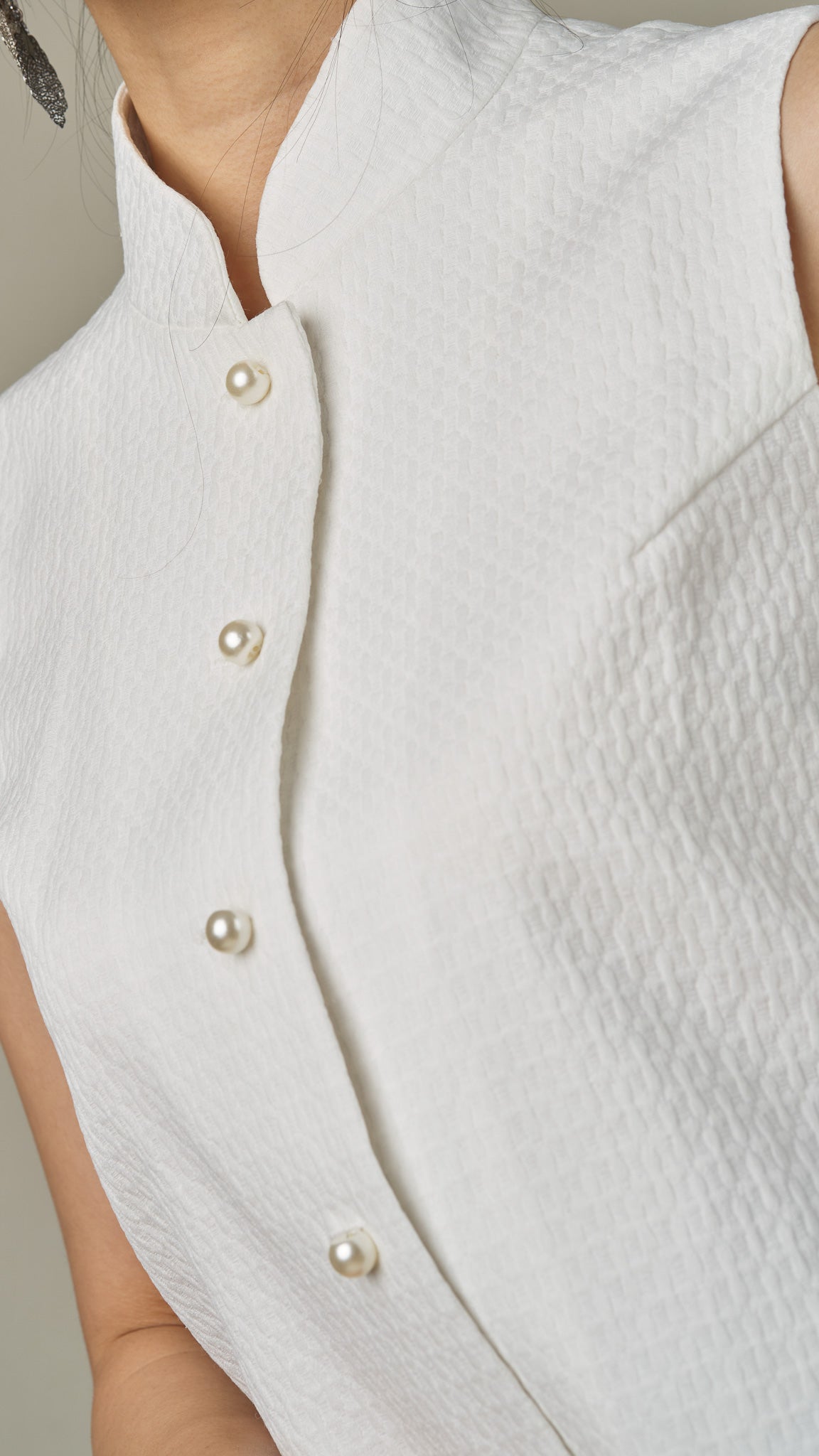 White Jacquard Sleeveless Top With Mandarin Collar
